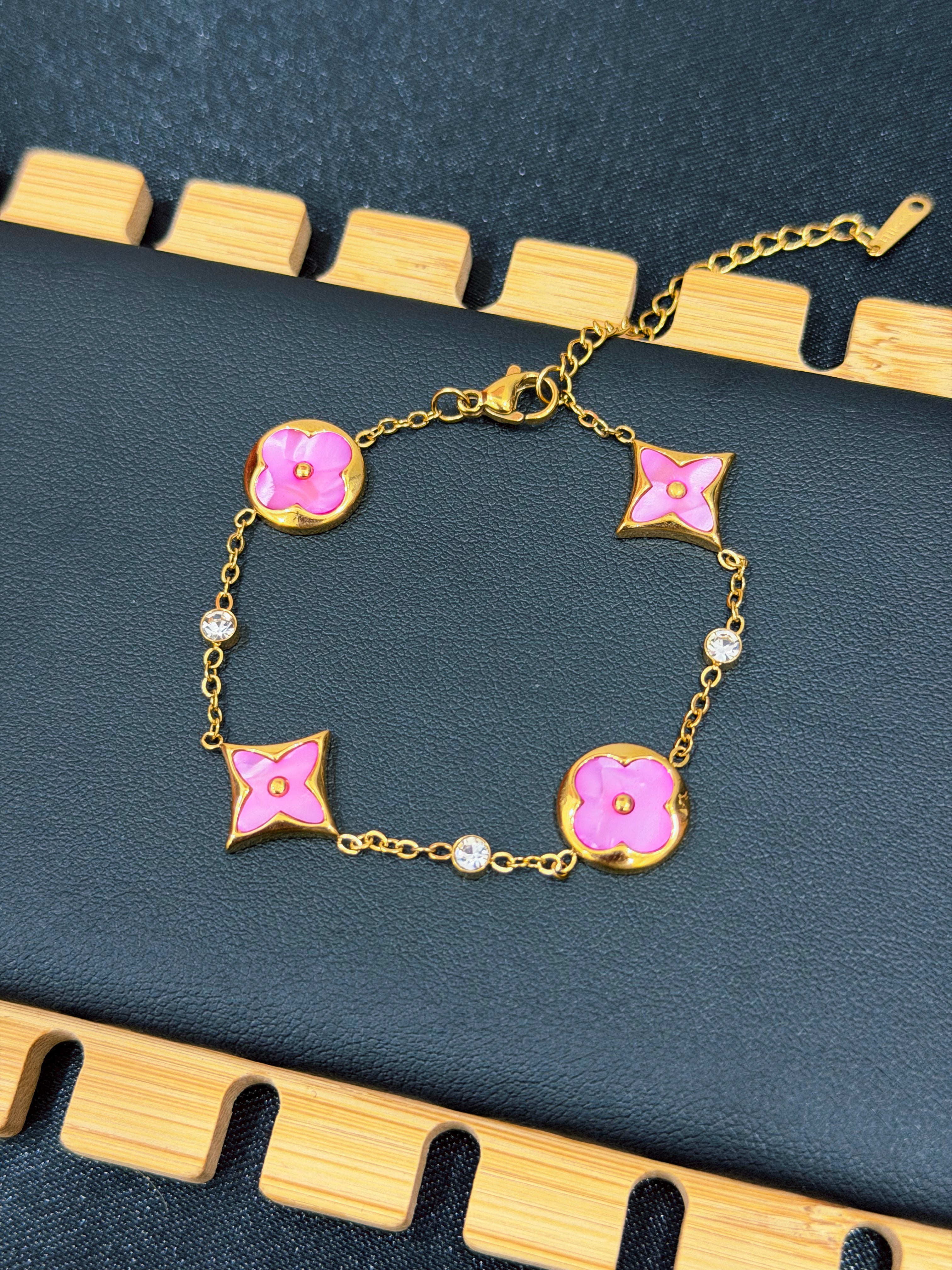Veeviy bracelet