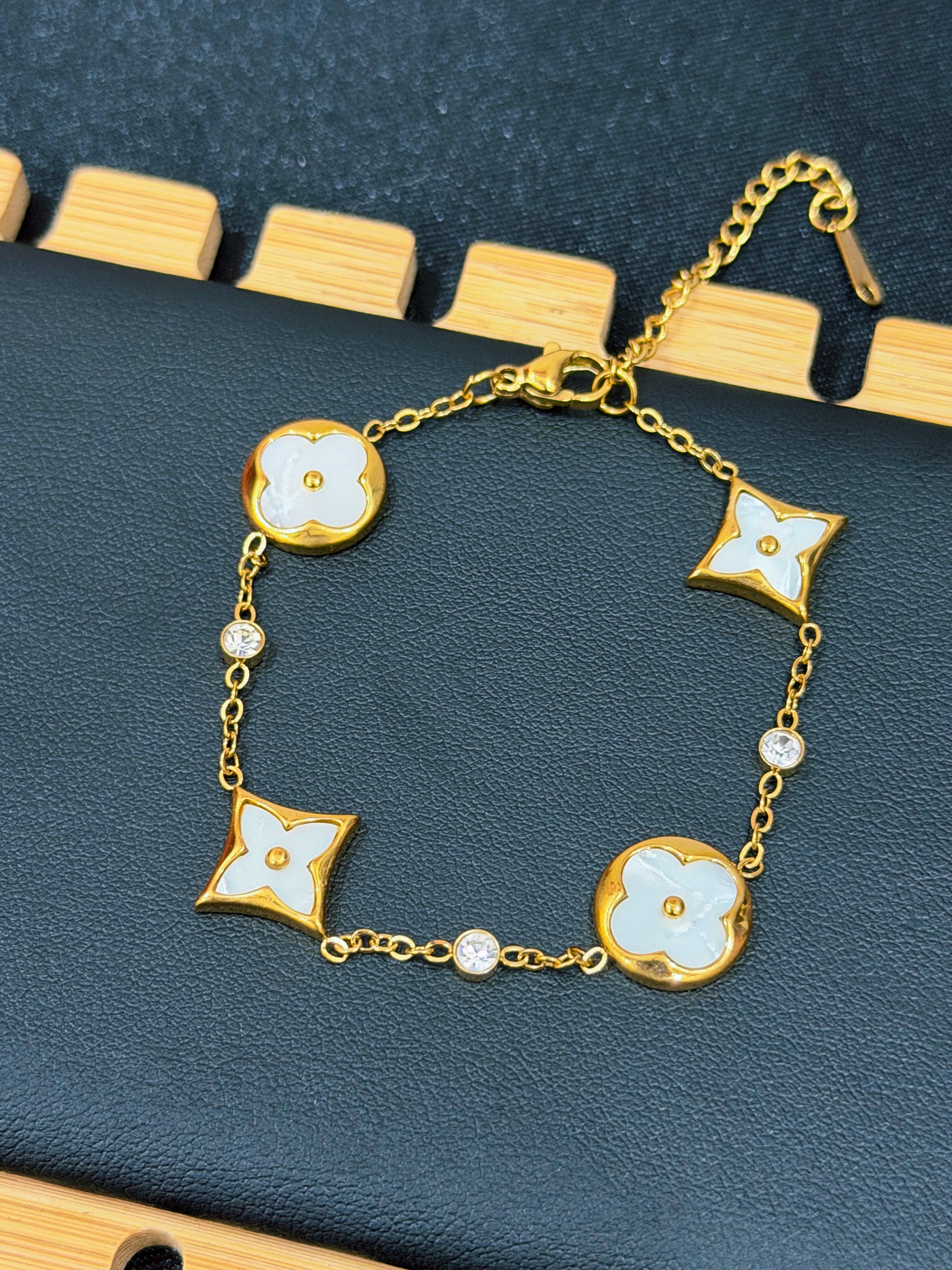 Veeviy bracelet